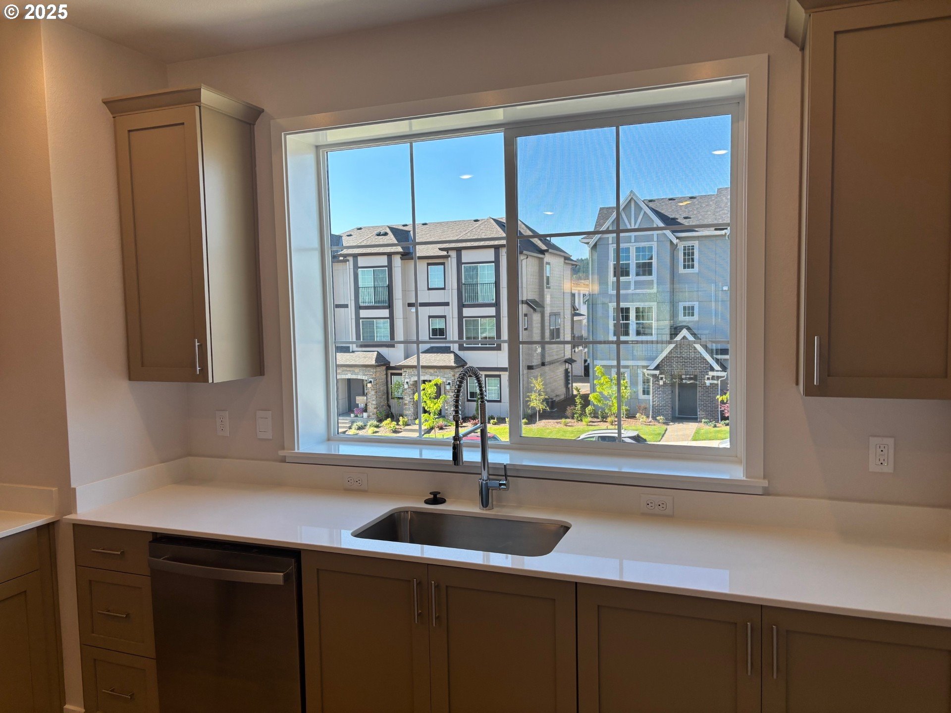 16658 Southwest Jean Louise Road Tigard, OR 97223 - Photo 3 of 19 a kitchen with a sink window and cabinets