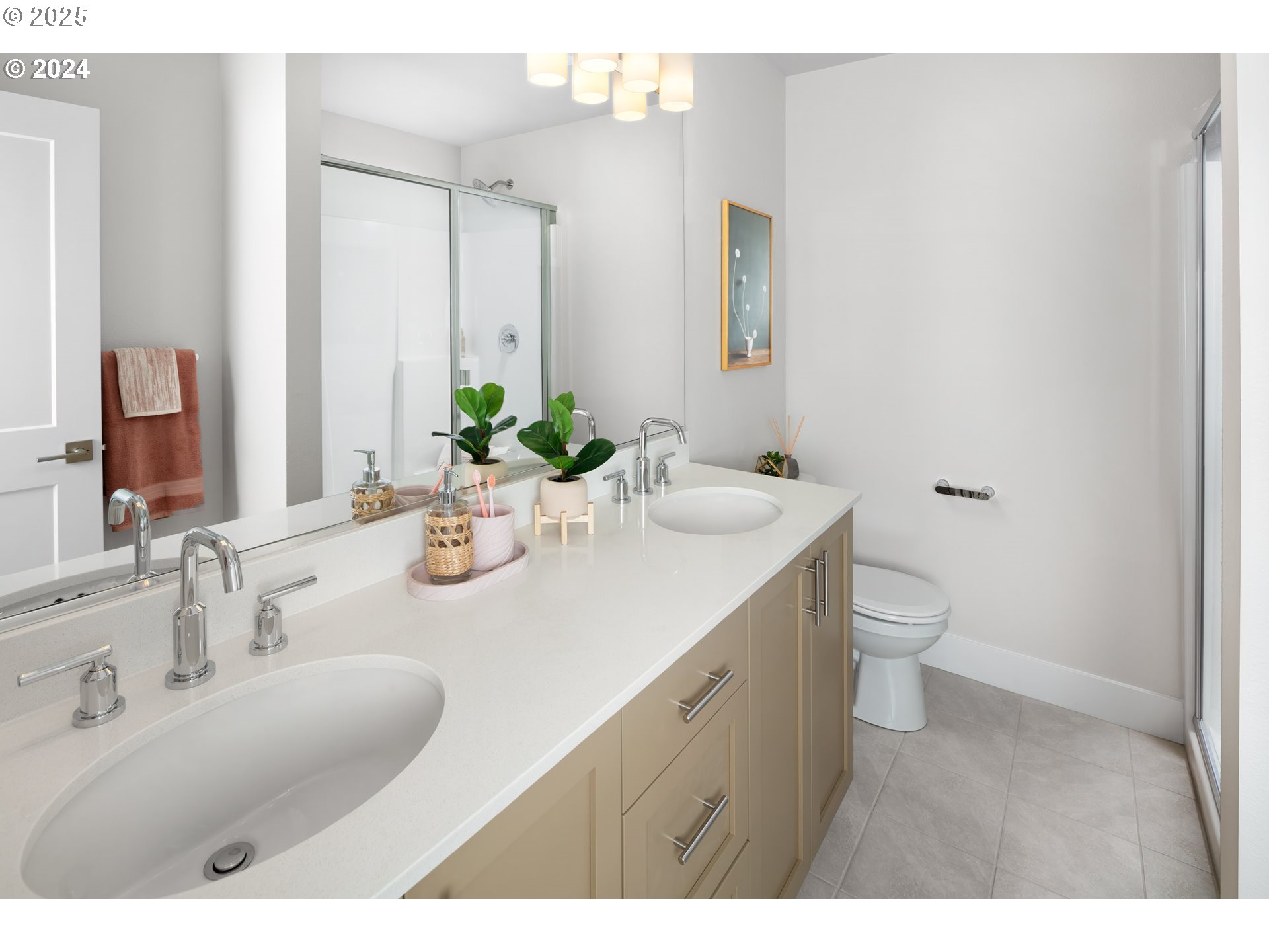 16658 Southwest Jean Louise Road Tigard, OR 97223 - Photo 8 of 19 a bathroom with a sink and a mirror
