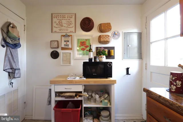 a view of entryway and hall