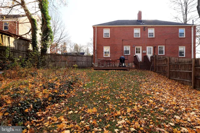 a view of a house with backyard and deck