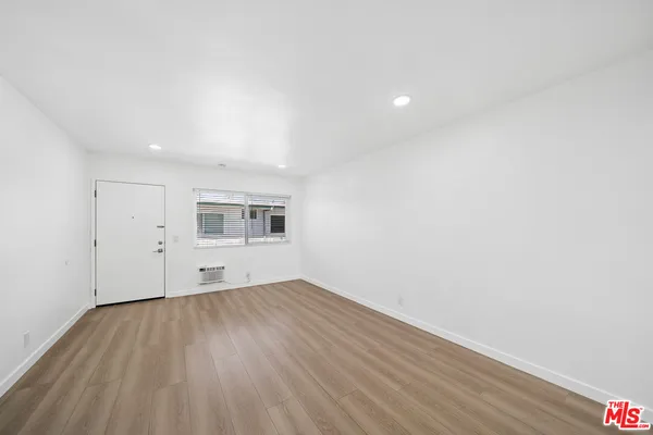 $2,095 | 252 South New Hampshire Avenue, Unit 10, Los Angeles, CA 90004