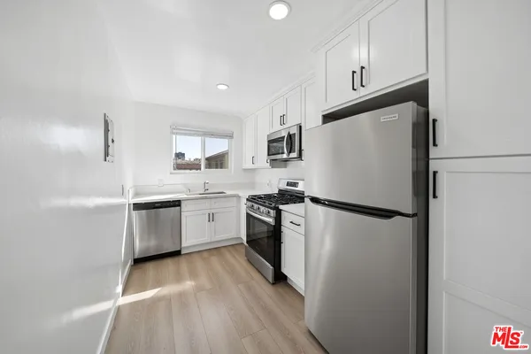 $2,095 | 252 South New Hampshire Avenue, Unit 10, Los Angeles, CA 90004