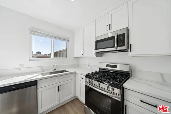 $2,095 | 252 South New Hampshire Avenue, Unit 10, Los Angeles, CA 90004