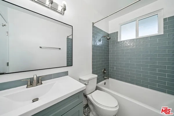$2,095 | 252 South New Hampshire Avenue, Unit 10, Los Angeles, CA 90004