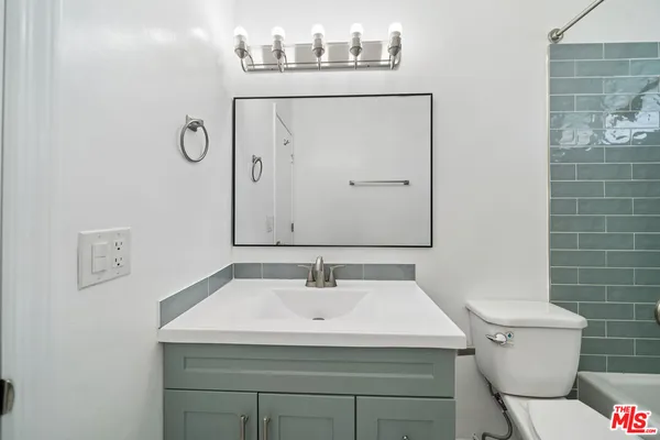 $2,095 | 252 South New Hampshire Avenue, Unit 10, Los Angeles, CA 90004
