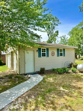 $325,000 | 407 4th Street, Bladenboro, NC 28320