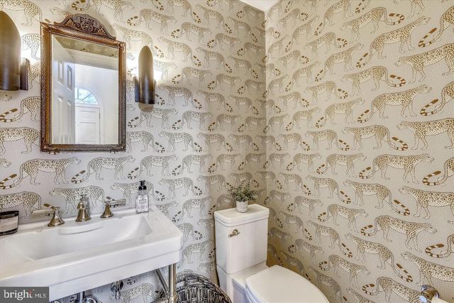 $2,580,000 | 504 Richards Lane, Alexandria, VA 22302