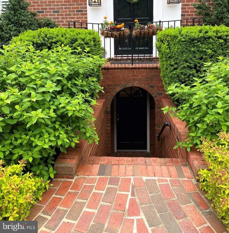 $2,580,000 | 504 Richards Lane, Alexandria, VA 22302