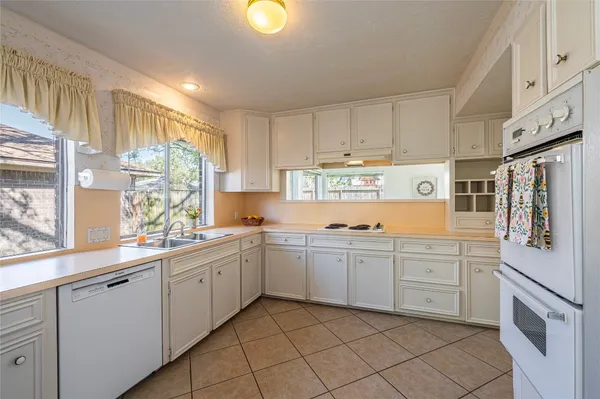 $379,900 | 16419 Laurelfield Drive, Houston, TX 77059