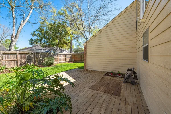 $379,900 | 16419 Laurelfield Drive, Houston, TX 77059