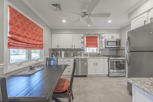 $975,000 | 17 East Colmar Circle, Margate City, NJ 08402