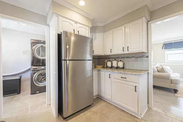 $975,000 | 17 East Colmar Circle, Margate City, NJ 08402