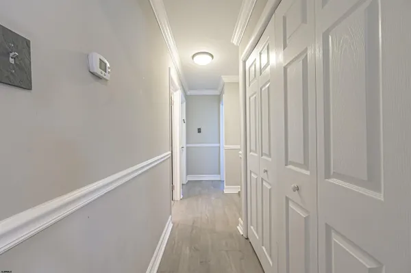 $975,000 | 17 East Colmar Circle, Margate City, NJ 08402