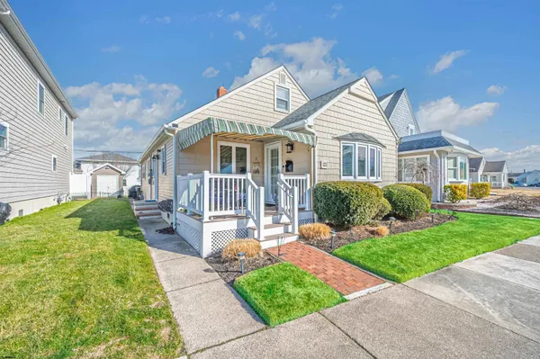 $975,000 | 17 East Colmar Circle, Margate City, NJ 08402
