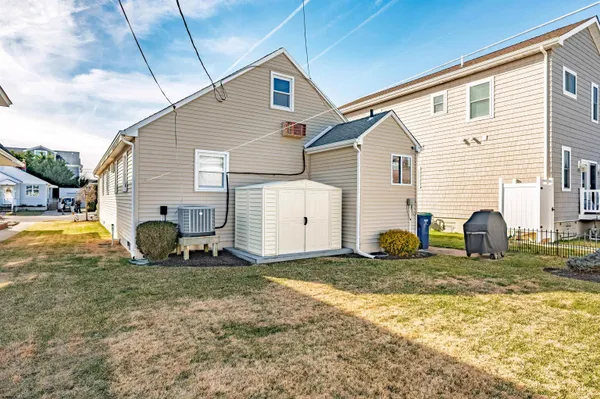 $975,000 | 17 East Colmar Circle, Margate City, NJ 08402