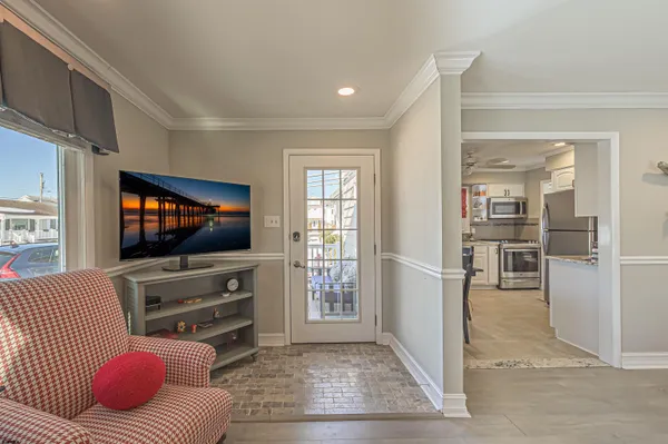 $975,000 | 17 East Colmar Circle, Margate City, NJ 08402