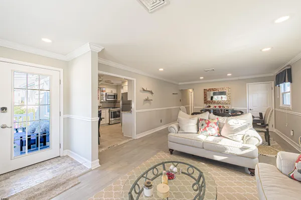 $975,000 | 17 East Colmar Circle, Margate City, NJ 08402