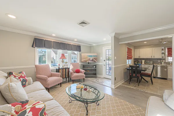 $975,000 | 17 East Colmar Circle, Margate City, NJ 08402