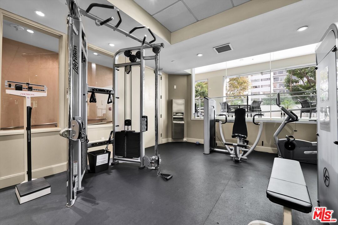 10445 Wilshire Boulevard, Unit 904 Los Angeles, CA 90024 - Photo 37 of 40 a view of a room with gym equipment