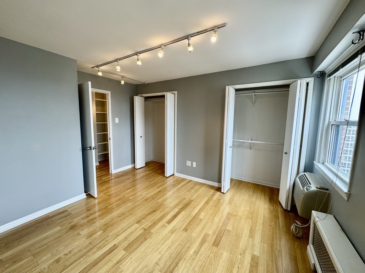 2909 North Sheridan Road, Unit 1408 Chicago, IL 60657 - Photo 11 of 19 Gallery Image 11