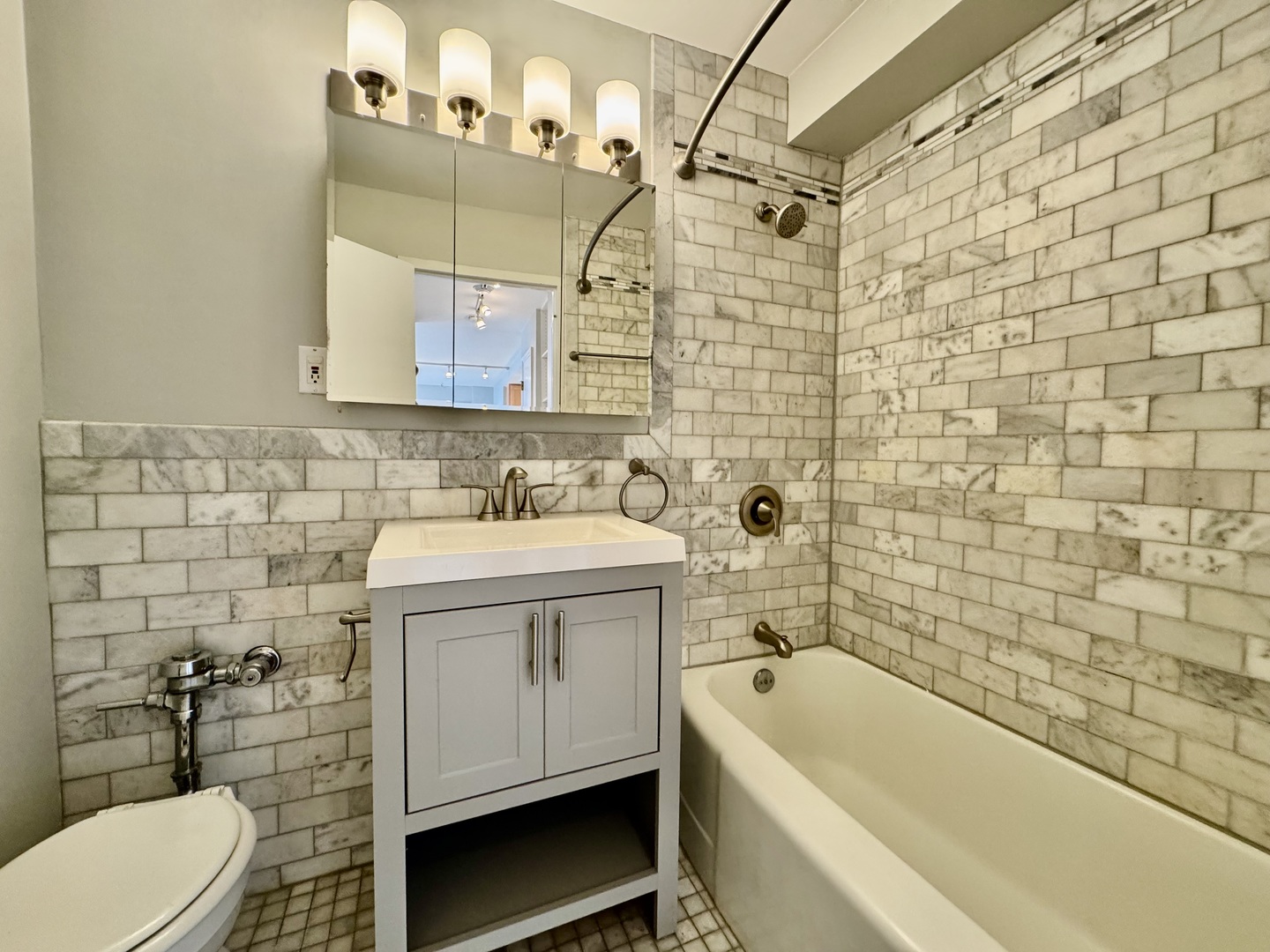 2909 North Sheridan Road, Unit 1408 Chicago, IL 60657 - Photo 12 of 19 Gallery Image 12