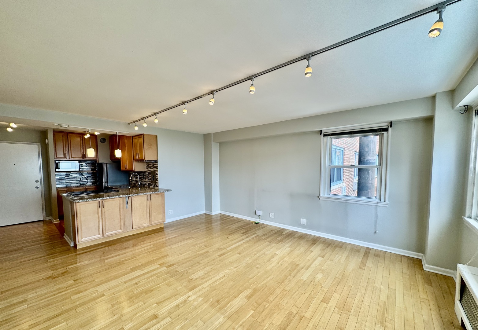 2909 North Sheridan Road, Unit 1408 Chicago, IL 60657 - Photo 5 of 19 Gallery Image 5