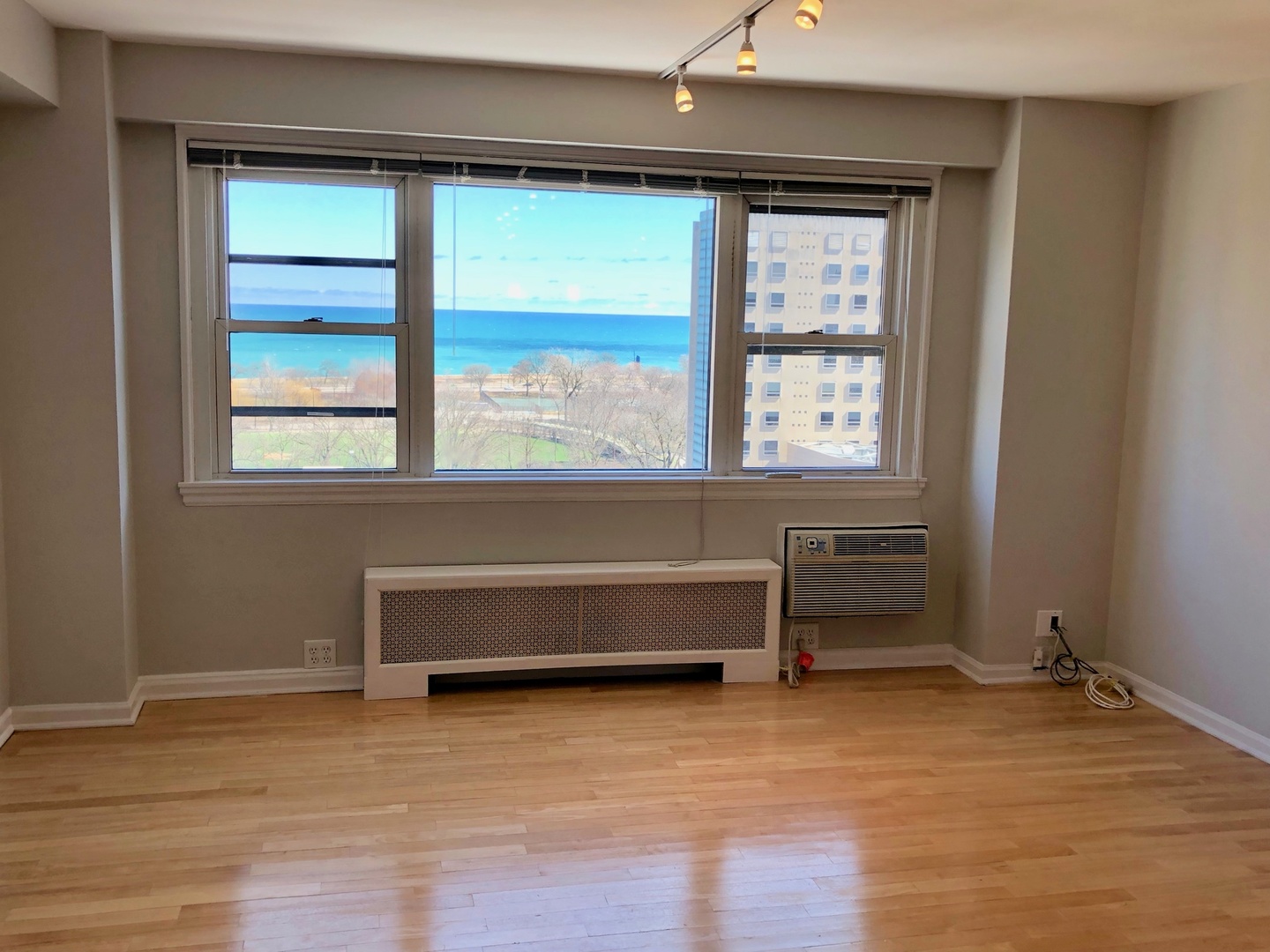 2909 North Sheridan Road, Unit 1408 Chicago, IL 60657 - Photo 6 of 19 Gallery Image 6