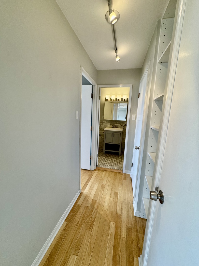 2909 North Sheridan Road, Unit 1408 Chicago, IL 60657 - Photo 8 of 19 Gallery Image 8