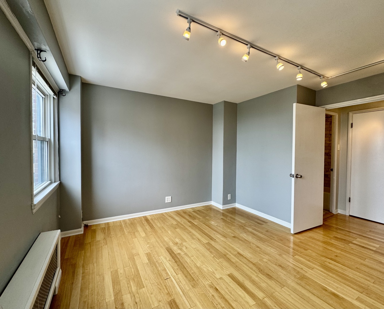 2909 North Sheridan Road, Unit 1408 Chicago, IL 60657 - Photo 9 of 19 Gallery Image 9