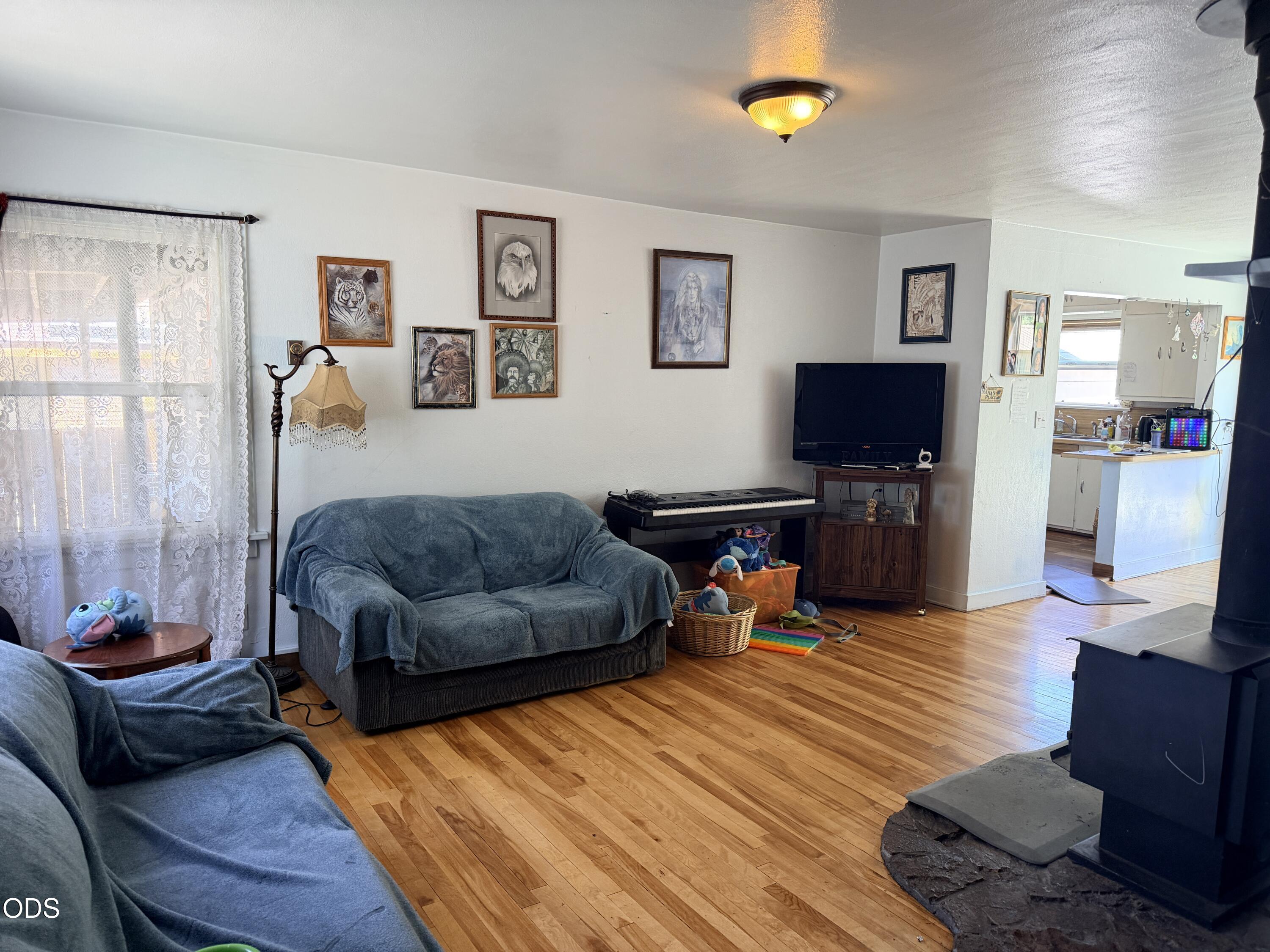 862 Northeast 8th Street Bend, OR 97701 - Photo 4 of 18