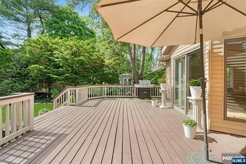 $899,000 | 28 Pitcairn Avenue, Ho-Ho-Kus, NJ 07423