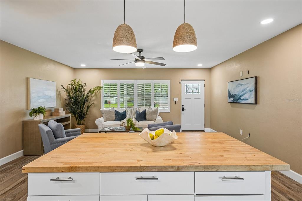 9725 48th Place North St. Petersburg, FL 33708 - Photo 18 of 51