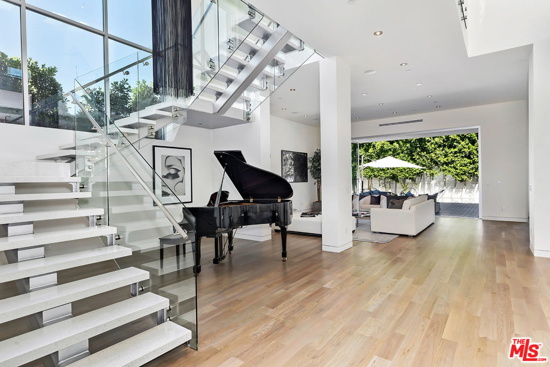 322 North Kings Road Los Angeles, CA 90048 - Photo 17 of 51 Gallery Image 17