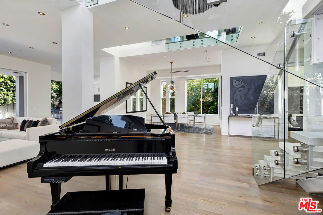 322 North Kings Road Los Angeles, CA 90048 - Photo 18 of 51 Gallery Image 18