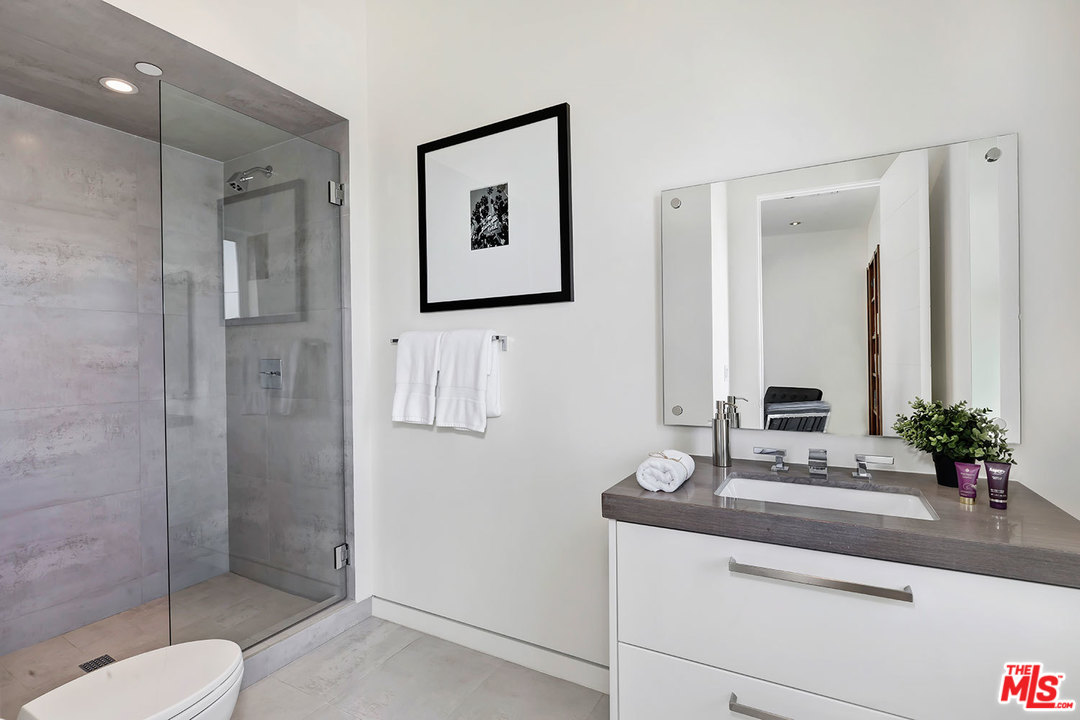 322 North Kings Road Los Angeles, CA 90048 - Photo 36 of 51 Gallery Image 36