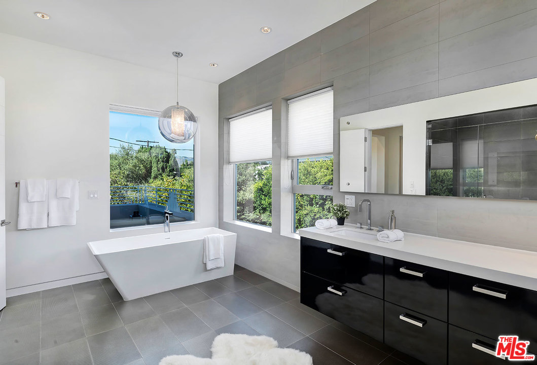 322 North Kings Road Los Angeles, CA 90048 - Photo 41 of 51 Gallery Image 41