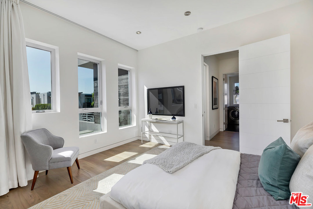 322 North Kings Road Los Angeles, CA 90048 - Photo 49 of 51 Gallery Image 49