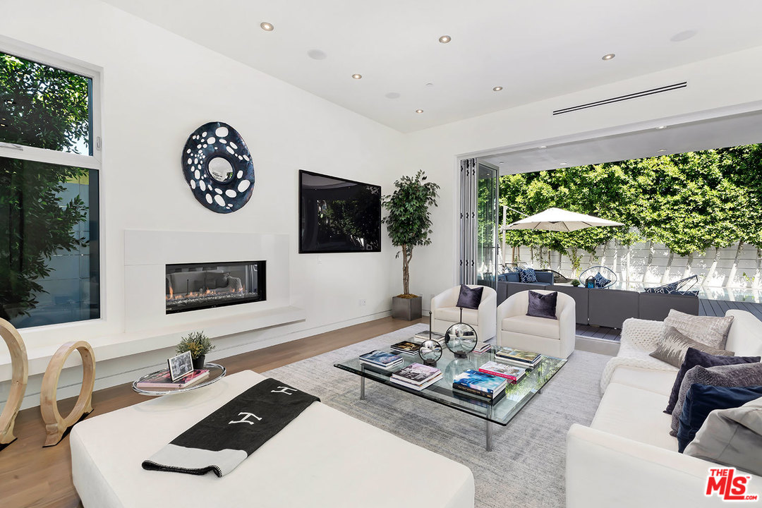 322 North Kings Road Los Angeles, CA 90048 - Photo 9 of 51 Gallery Image 9