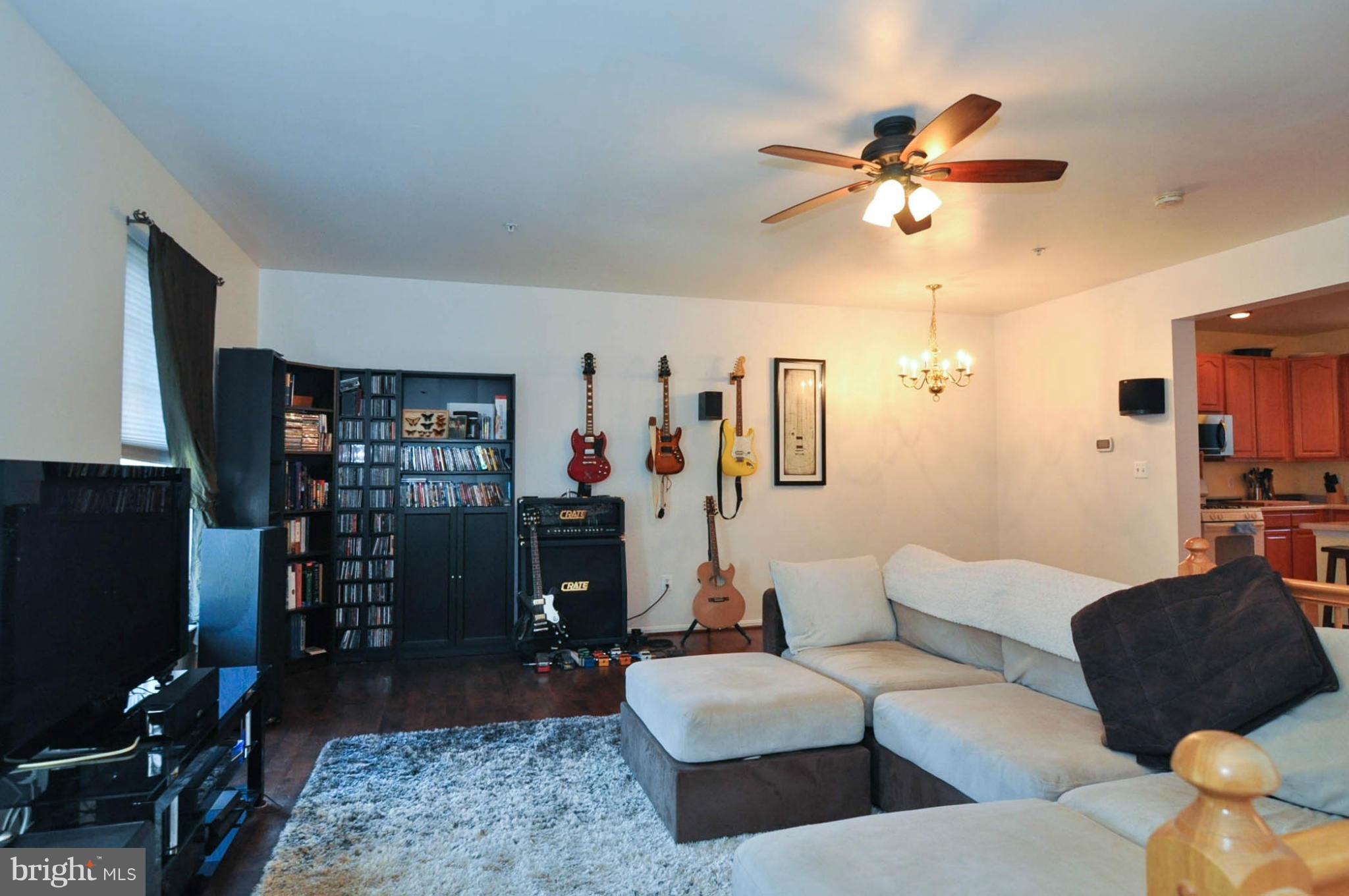 208 Braxton Way Edgewater, MD 21037 - Photo 17 of 30 Living Room