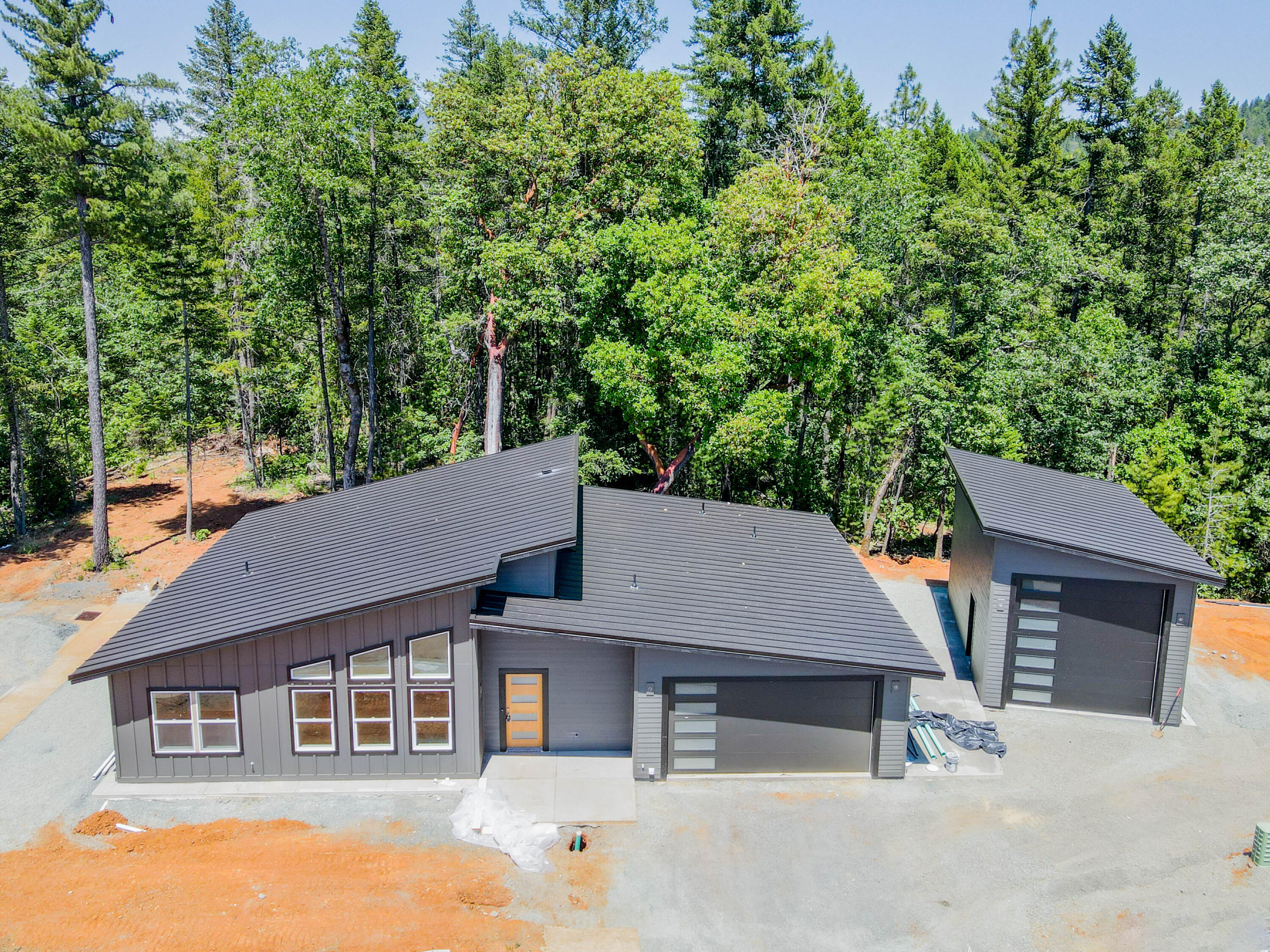417 Rilynn Lane Cave Junction, OR 97523 - Photo 3 of 24 3