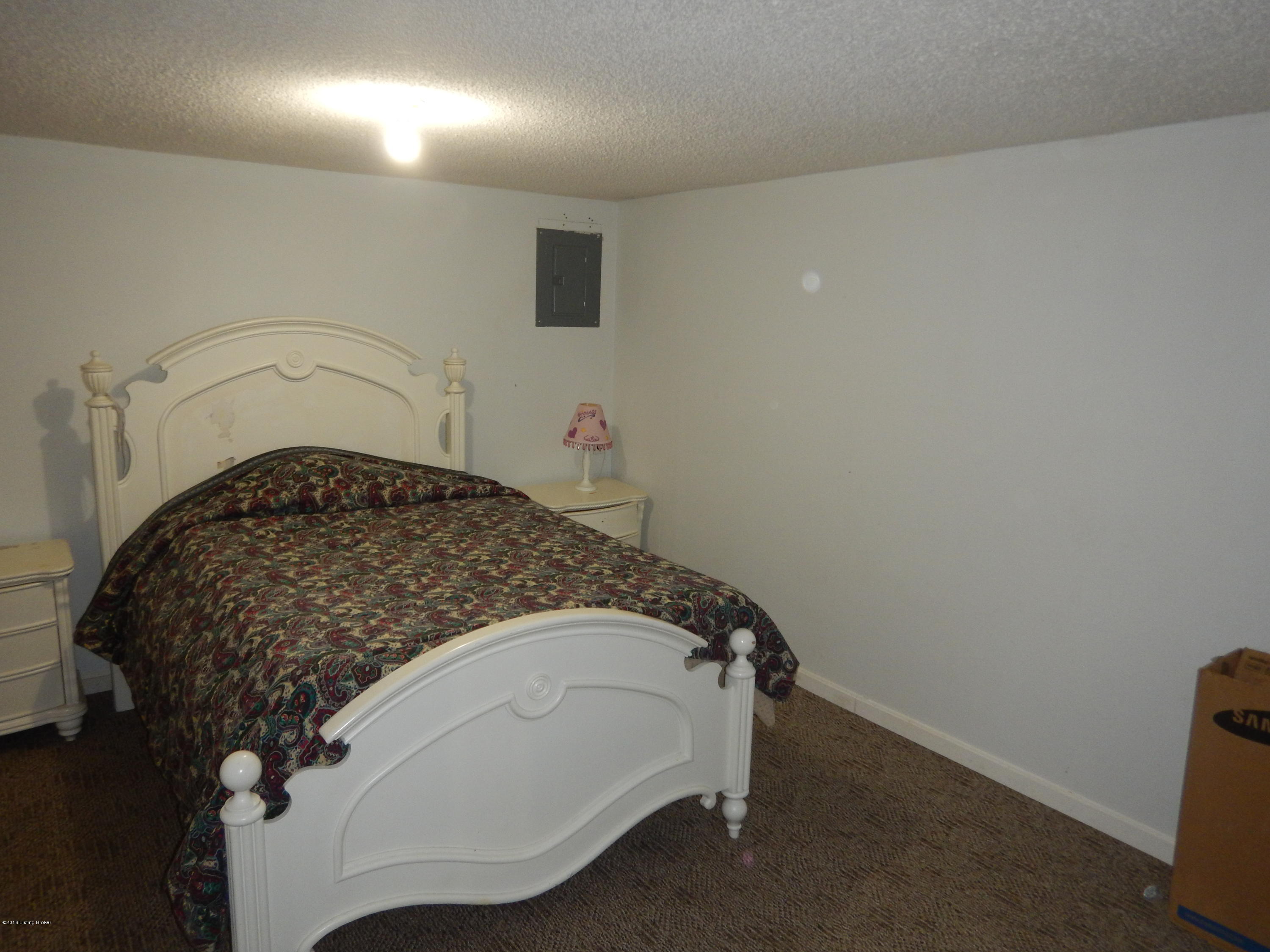8713 Moody Road Louisville, KY 40219 - Photo 17 of 18 DSCN0817