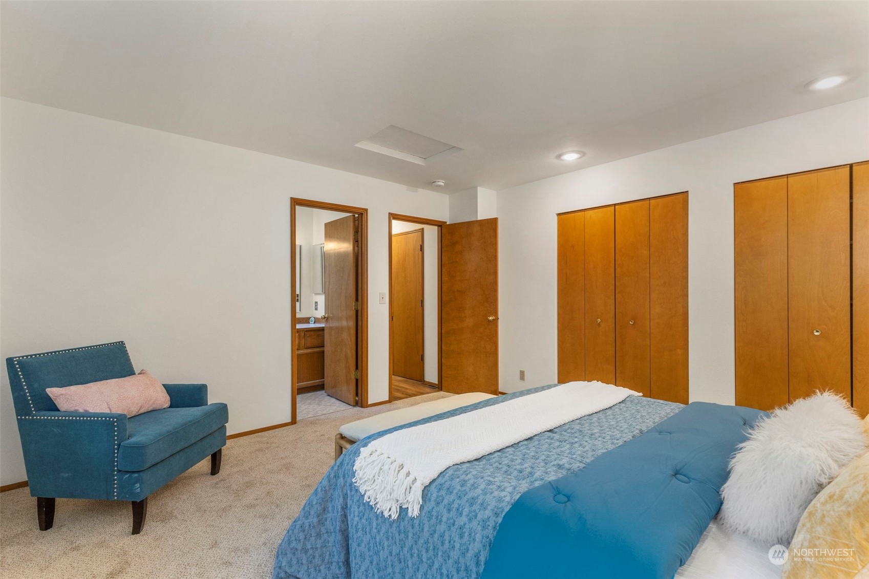 10095 Northeast Knight Road Bainbridge Island, WA 98110 - Photo 16 of 29 Gallery Image 16
