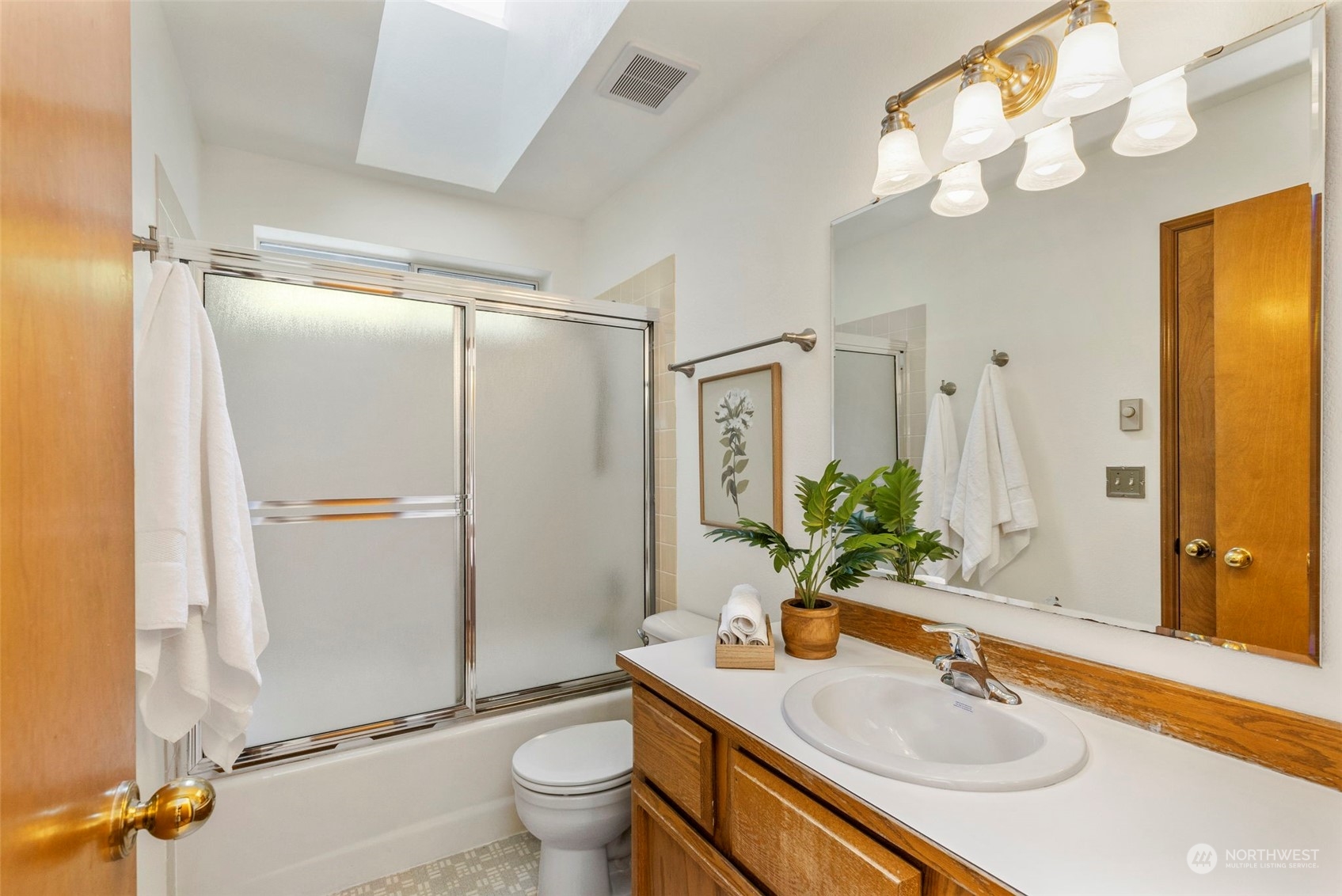10095 Northeast Knight Road Bainbridge Island, WA 98110 - Photo 17 of 29 Gallery Image 17