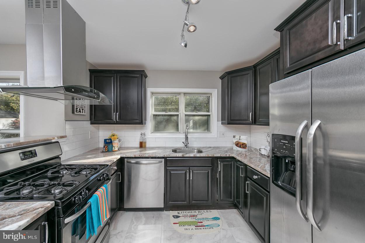 3707 Coronado Road Baltimore, MD 21244 - Photo 11 of 30 Kitchen