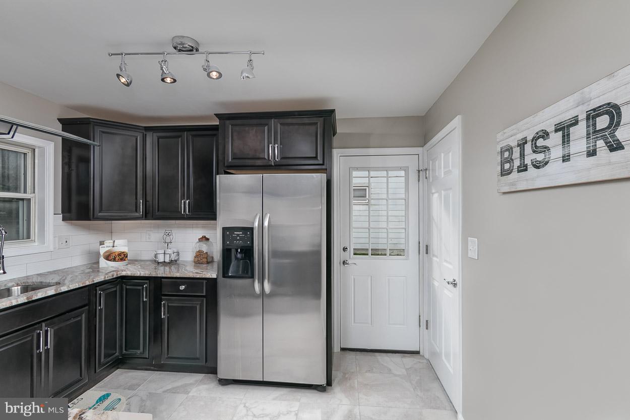 3707 Coronado Road Baltimore, MD 21244 - Photo 12 of 30 Kitchen