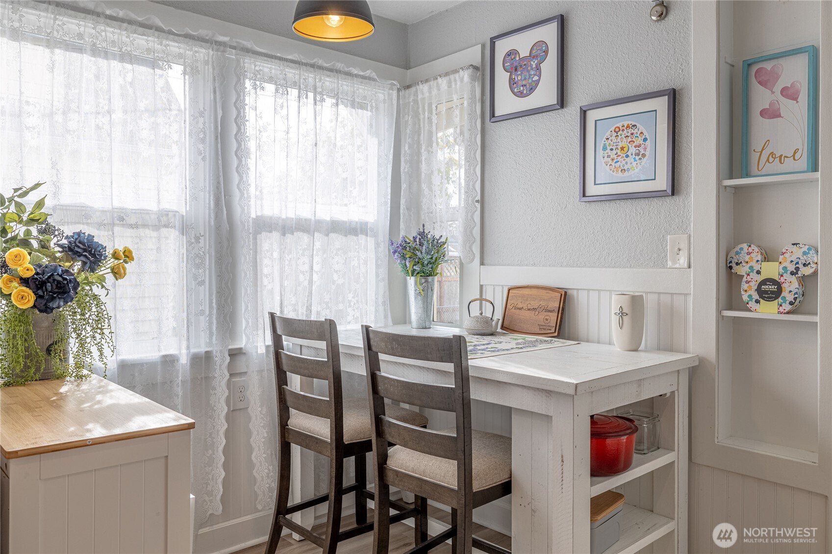318 4th Street Southwest Puyallup, WA 98371 - Photo 16 of 40 a dining room with furniture and window