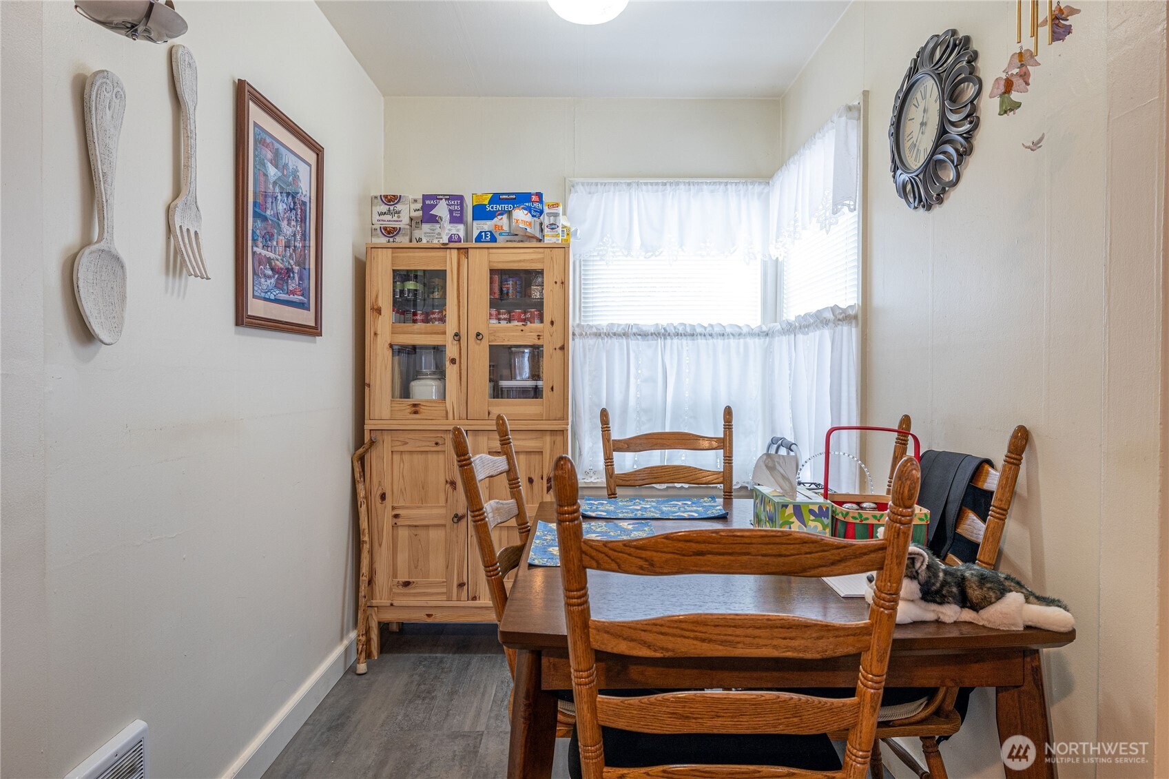 318 4th Street Southwest Puyallup, WA 98371 - Photo 34 of 40 a view of a dining room with furniture