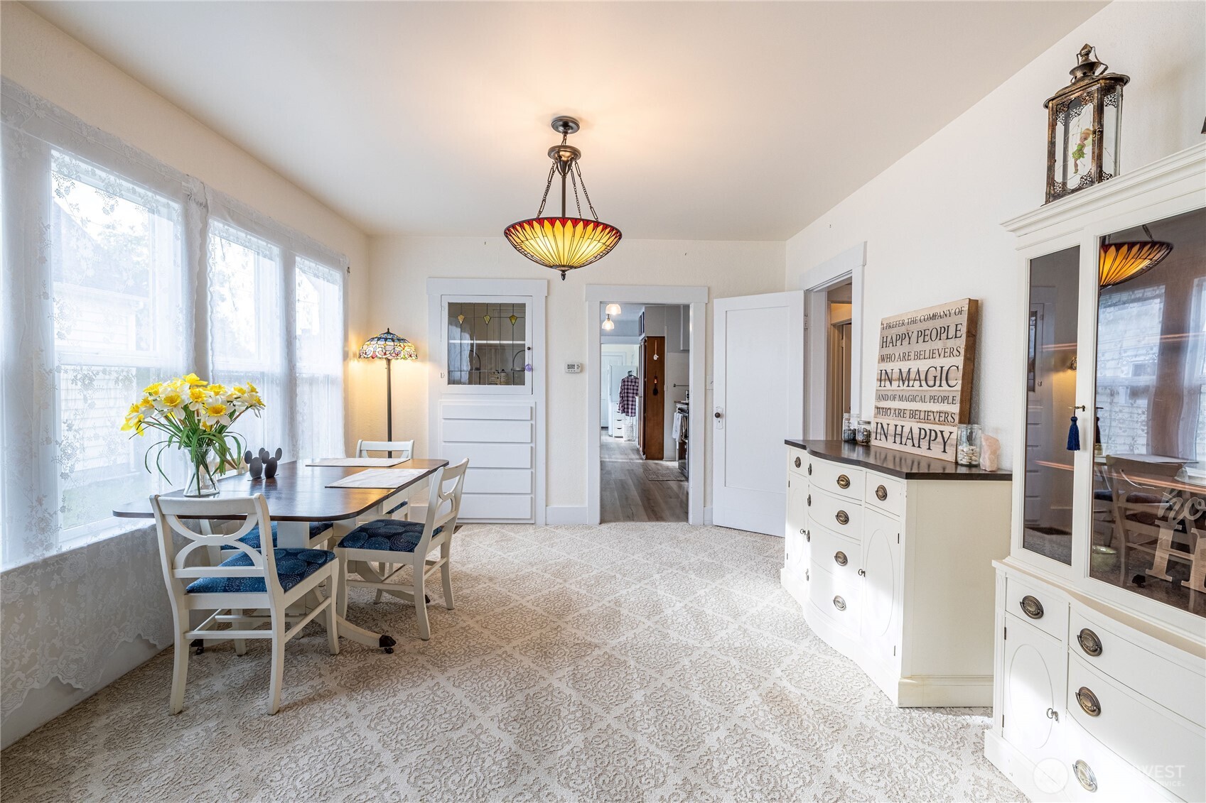 318 4th Street Southwest Puyallup, WA 98371 - Photo 9 of 40 a view of kitchen with furniture and chandelier