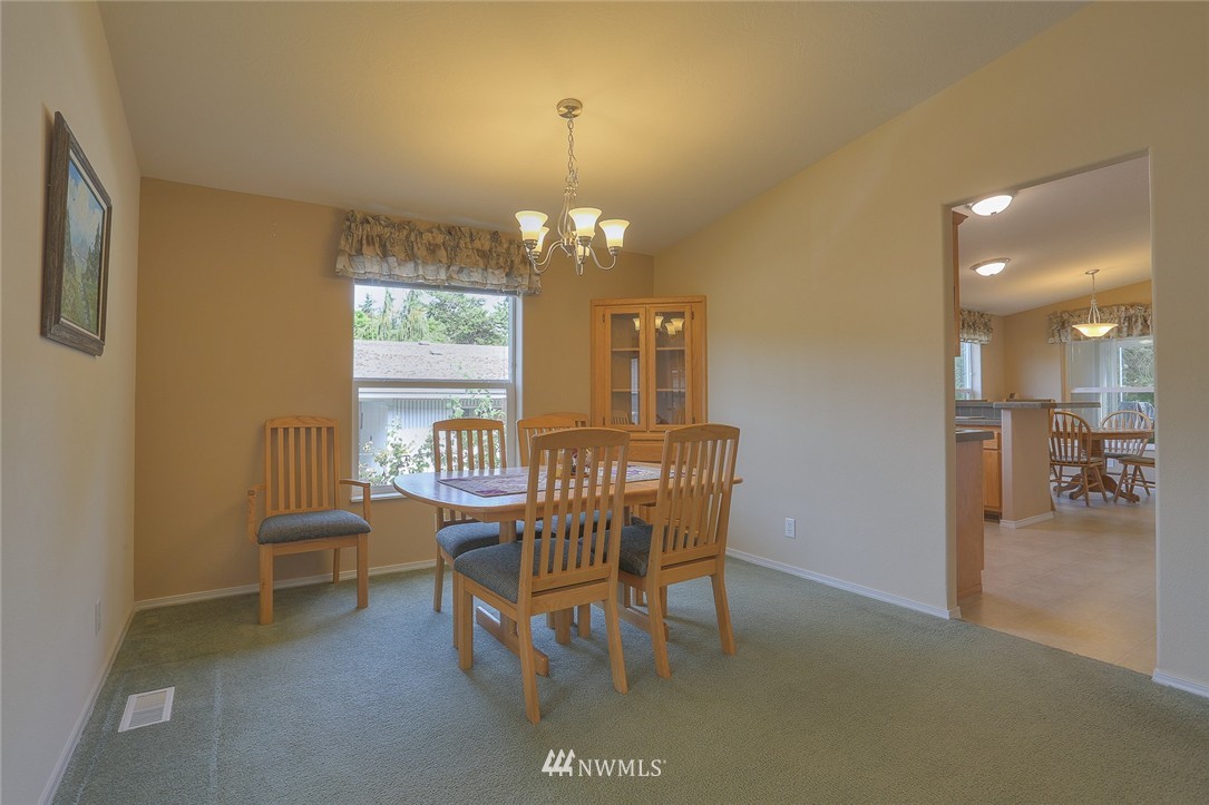 1032 Park Circle Bothell, WA 98021 - Photo 5 of 25