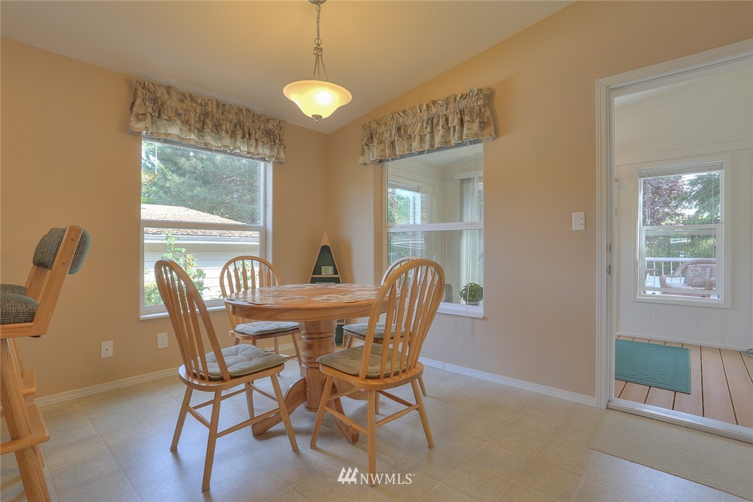 1032 Park Circle Bothell, WA 98021 - Photo 7 of 25